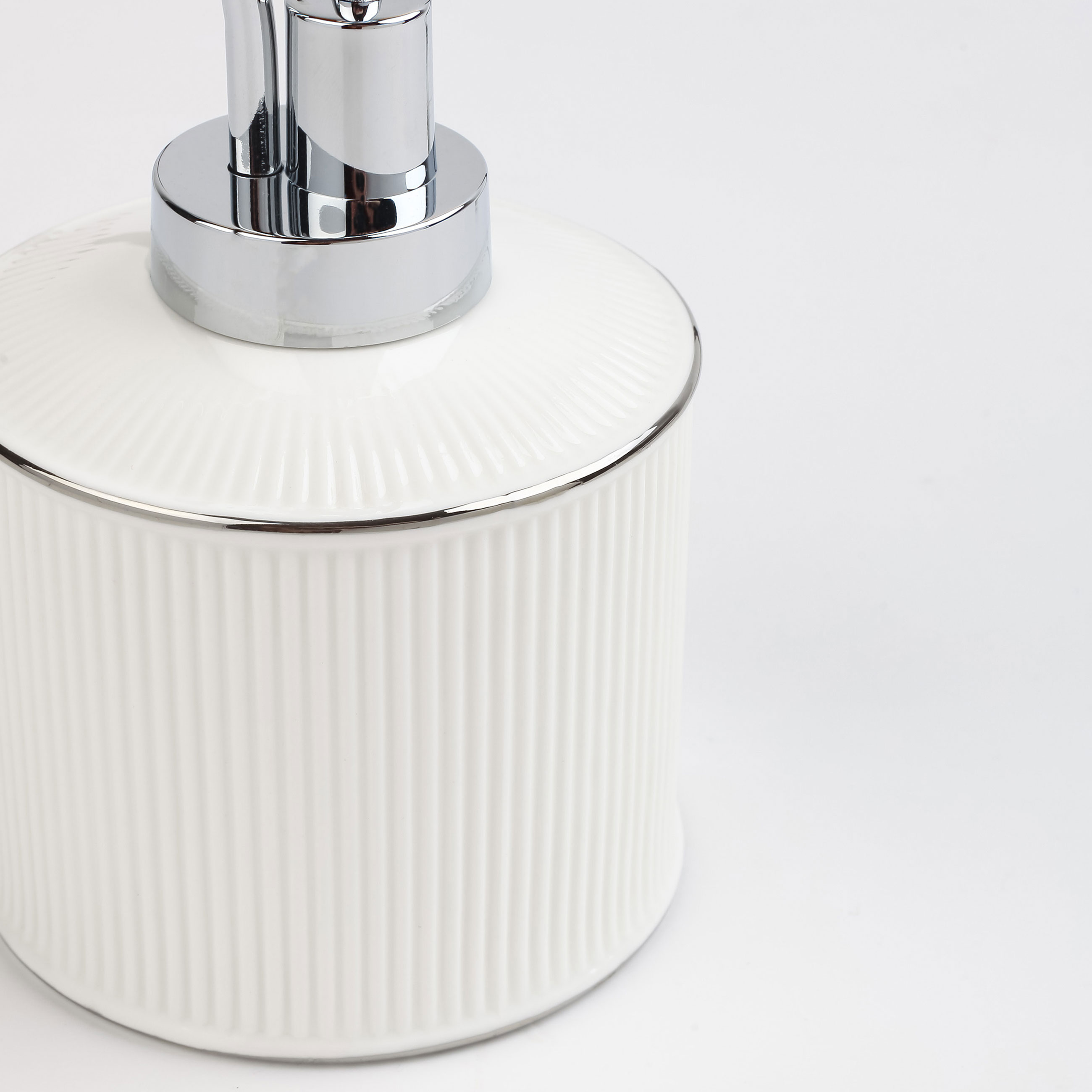 Liquid soap dispenser, 370 ml, ceramic / plastic, white, with silver edging, Kaliopa изображение № 4